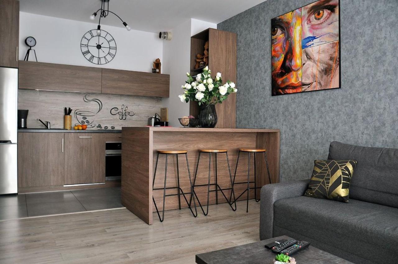 Q Apart Gold-Trzy Pokoje, Manufaktura, Klimatyzacja I Garaz Gratis, Tv Max, Fv, Gwarancja Zadowolenia Łódź Buitenkant foto