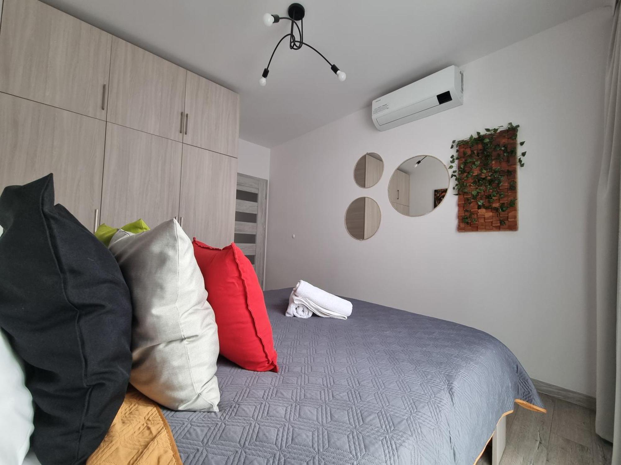 Q Apart Gold-Trzy Pokoje, Manufaktura, Klimatyzacja I Garaz Gratis, Tv Max, Fv, Gwarancja Zadowolenia Łódź Buitenkant foto